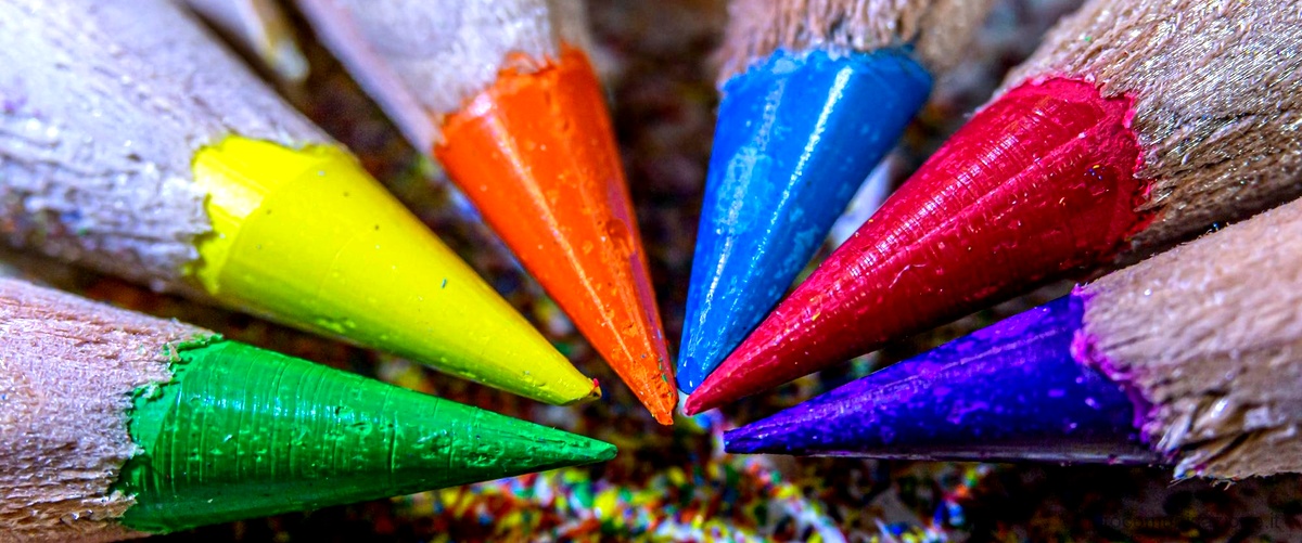 I colori della felicità: come trasmettere gioia e positività su Facebook